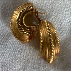 18kt gold earrings
